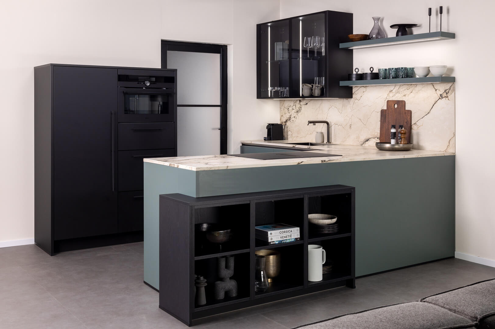 Ruime design keuken met slimme indeling