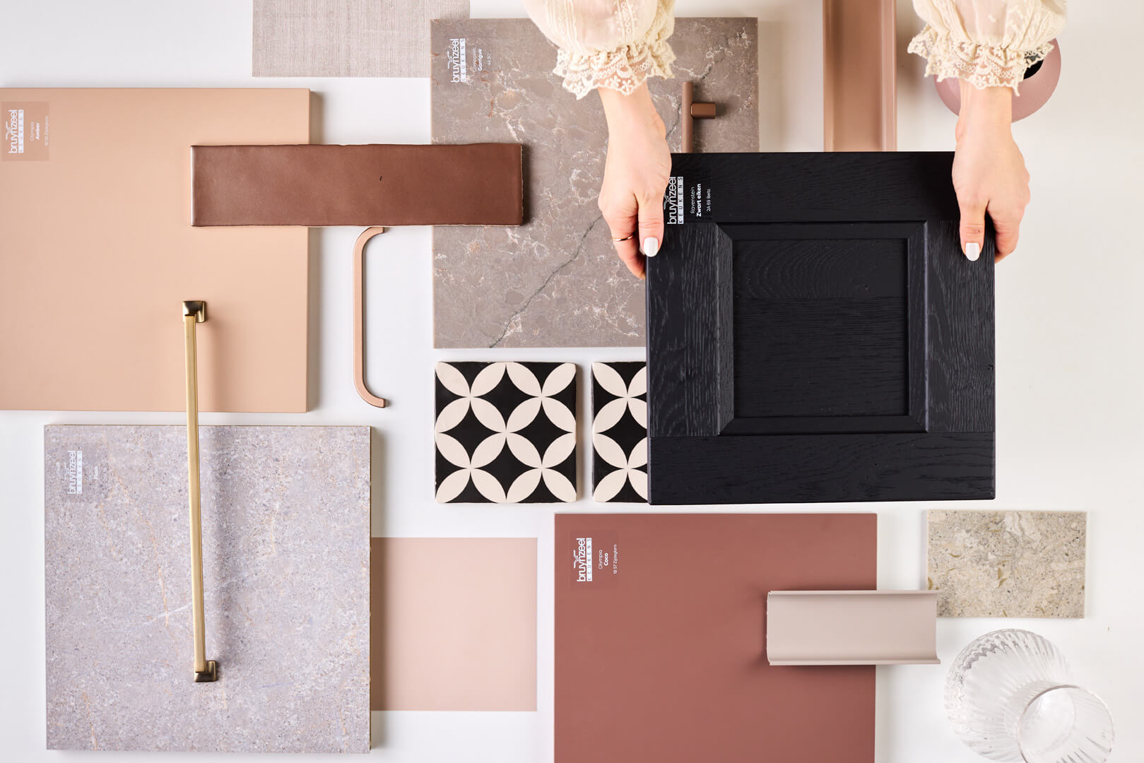 Moodboard landelijke keuken: warm, hout, grepen