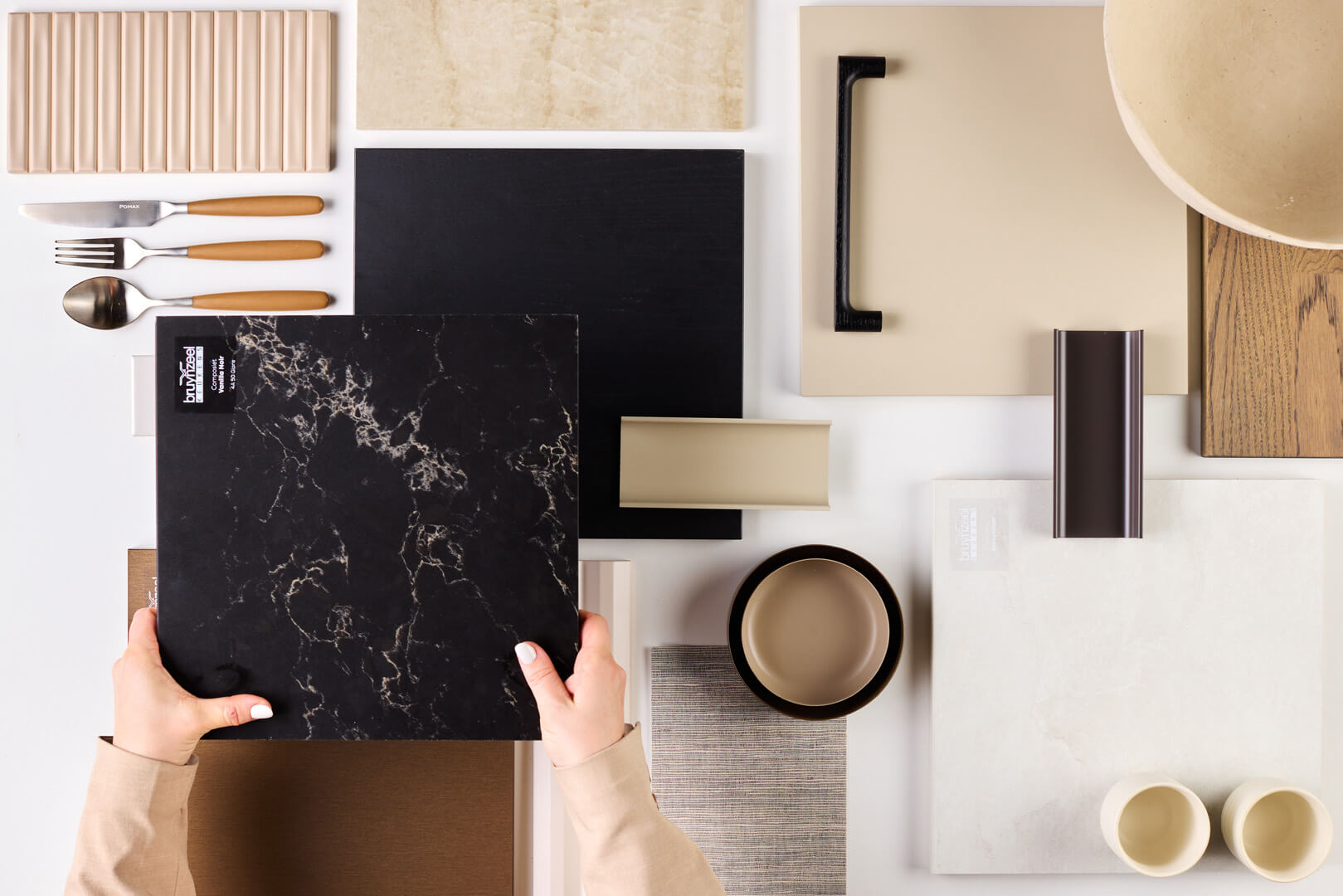 Moodboard zwarte keukendeuren en grepen