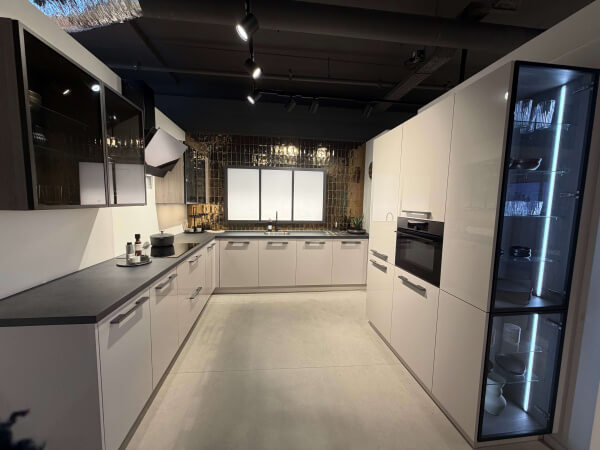 Showroomkeuken Pallas Kashmir icm Atlas Zilver Eiken