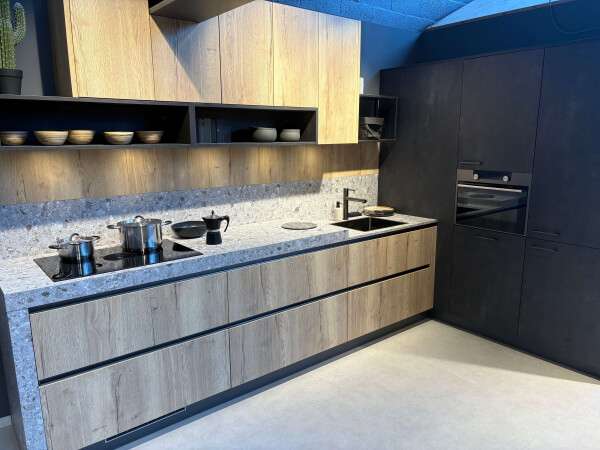 Showroomkeuken Atlas Trend Metaalzwart icm Jura Wild Eiken Licht