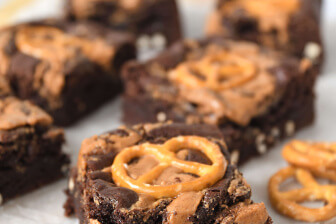 Pindakaas-pretzel brownies
